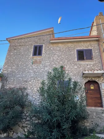 The Stable and Barn suites with breathtaking views of Ninfa Garden and Circeo Отели в г. Норма