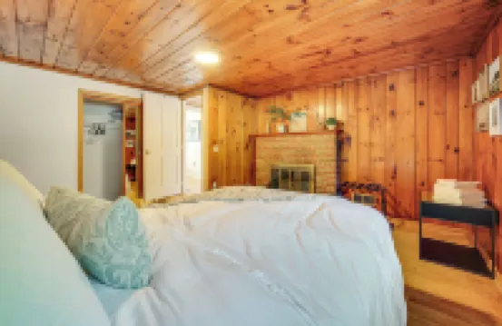 1/2 Mi to Yarrow Bay: Family Home in Kirkland