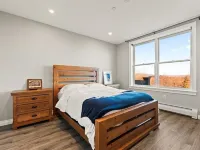 New Renovated 3BR/4BTH Condo Sleeps 10 Gym Heated Pool Walk to Stratton Mtn Hotels in Winhall