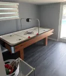 4-bedroom pool house in beautiful West Palm Beach with WiFi, AC. Near Airport! Hotel di Royal Palm Estates