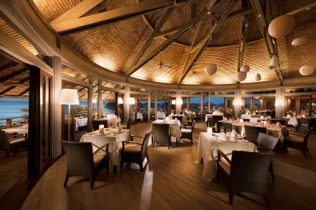 Hilton Moorea Lagoon Resort and Spa Отели в г. Паопао