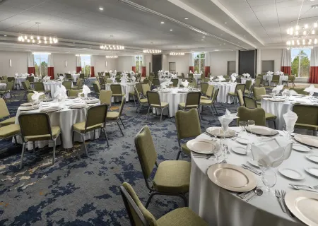 Hilton Garden Inn Olive Branch Отели рядом с достопримечательностью «Pink Coconut Boutique»