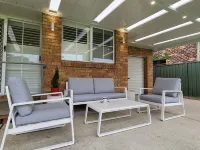 BJ Holiday House Hotels near Wyong Swimming Pool