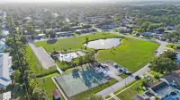 Charming 2-bedroom villa in Seminole with pool, WiFi and AC