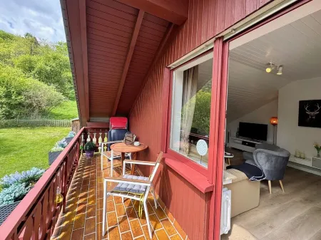 Sunny Holiday Apartment with 3 Balconies and Stunning Mountain Views