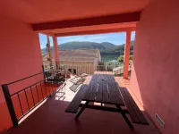 Charming new apartment with river view Hotel di Serta