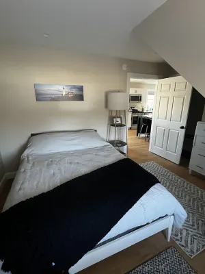 Cozy 1-bedroom apartment just minutes from downtown Freeport with WiFi.