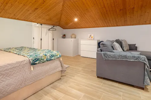 Sunny Studio apartment right by the ocean