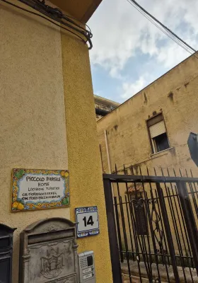 Small Brazil Home 1 minute from metro stop and 5 minutes from the beach Hotels in Capaci