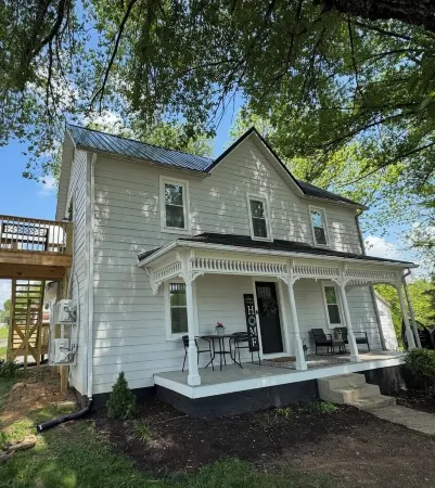 1 bedroom Upstairs Downtown Greeneville- Park Place Отели в г. Грин