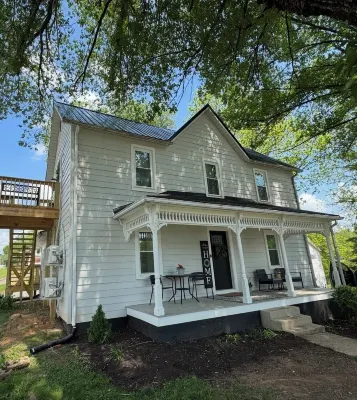 1 bedroom Upstairs Downtown Greeneville- Park Place Hotels in Greeneville