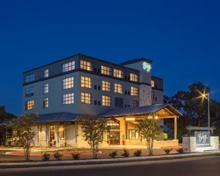 The Bevy Hotel Boerne - a Doubletree by Hilton Hotels in Kendall County