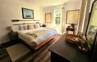 Surge Sunsets - an ocean front off-the-grid getaway!