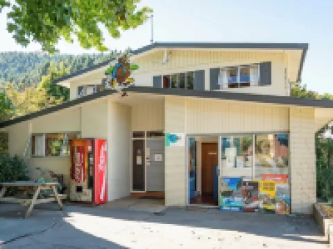 The Flaming Kiwi Backpackers Hotels in Queenstown