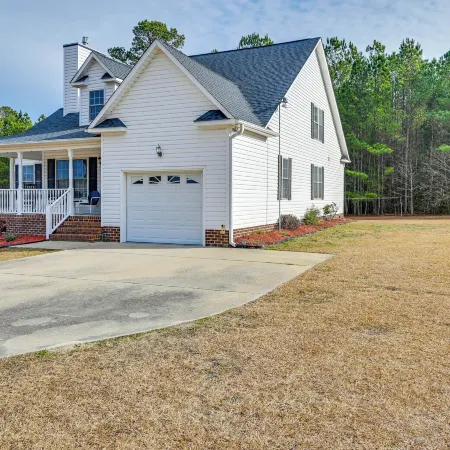 9 Mi to Dtwn: Greenville Home w/ Screened Patio!