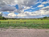 Peaceful Ranch Cabin, 3 Mi to Becker Lake! Hoteles en Springerville