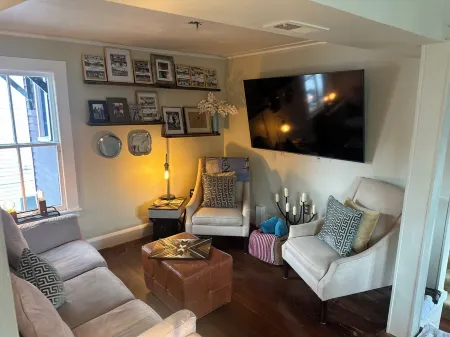 BELMONT GETAWAY ONE BLOCK TO TRACK! Horseplayers Wanted!