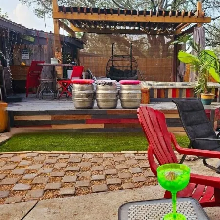 Hot tub-fire pit-game room-Lake Travis-sleeps 6-house near Austin in Cedar Park