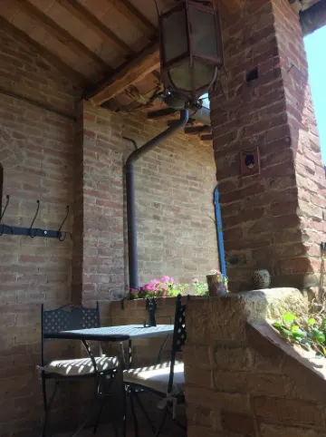 THE FRANCIGENA TWO-ROOM CUSTOMS