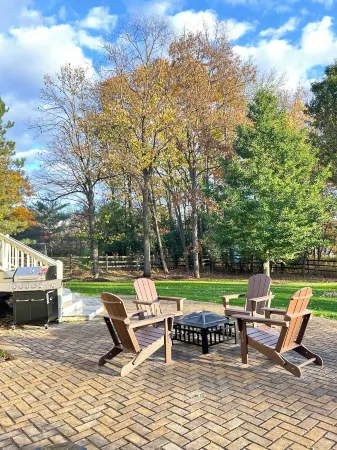 Cozy Ithaca Retreat - Fenced Yard - 7 min drive to Cornell - Ev Charger