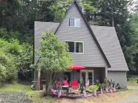 4-bedroom cabin in peaceful Lakeside Oregon Hotels in Lakeside