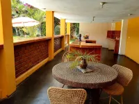 BEAUTIFUL VILLA HOSPEDAJE CHANCHAN with large gardens and free parking