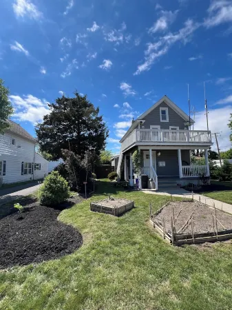 Cozy Coastal Escape + Pool