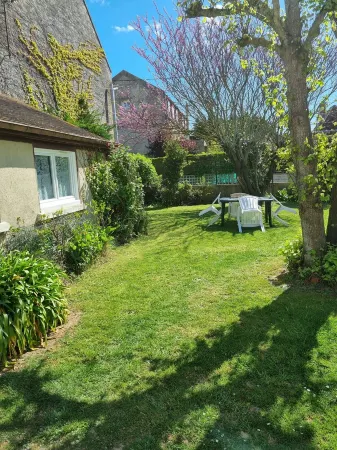 House 100 m from the sea.