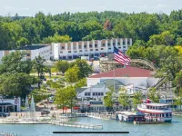 Prime Location! Beautiful and spacious 3-bedroom townhome in the heart of Boji! Hotels in Arnolds Park