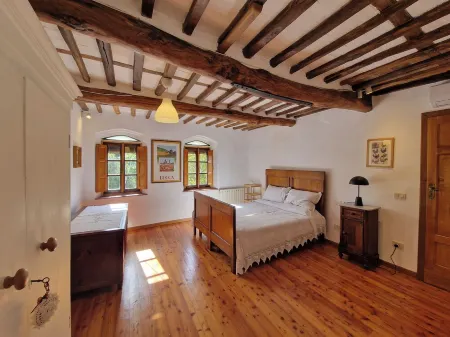 Peaceful country home in the hills of Lucca, close to Pisa, Florence & Versilia Отели рядом с достопримечательностью «ASD Calcio Tau Altopascio»