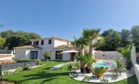 Villa with swimming pool and boule court Hotels in Ventabren