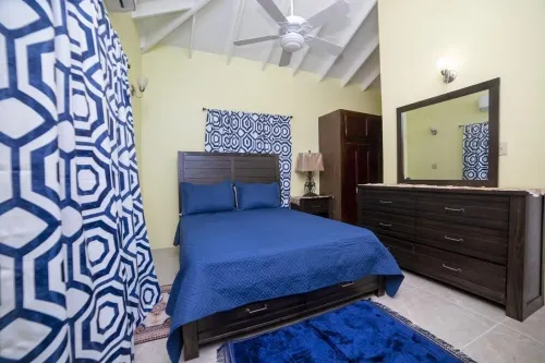 Prentice Place Lovely 1 bedroom condo with private parking. Hotels in Buckleys