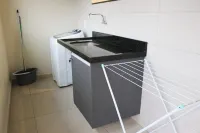 Casa com churrasqueira Ar e 2 quartos Hotels in Regiao Norte