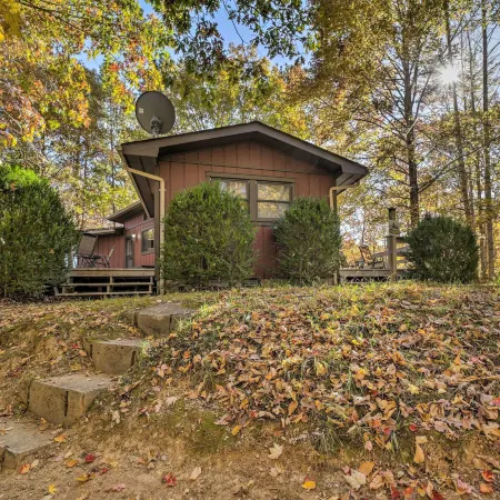 Pet-Friendly Cabin - 1 Mi from Fontana Lake!