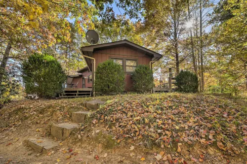 Pet-Friendly Cabin - 1 Mi from Fontana Lake! - balcony