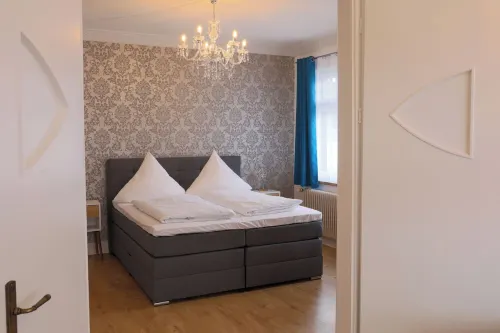 Exclusive city studio with 3 bedrooms in art nouveau villa & Hercules view for 8 guests