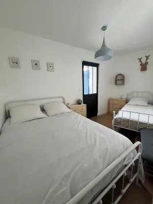 House 200m from the beach, ideal for families and surfers