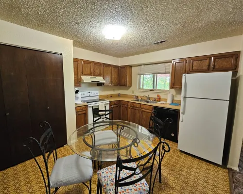 Cozy apartment on the western slope. Pet friendly. Hotels in Rangely