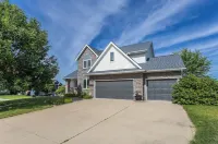 Once Upon a Stay - Urbandale, Iowa Отели рядом с достопримечательностью «Тимберлин Восток Опен Спейс»