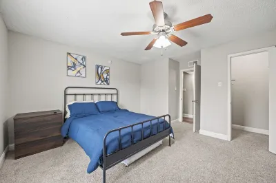 Stylish 1BR + pool Walk to Bars & Bites in the heart of Addison Hotels near Sono Bello