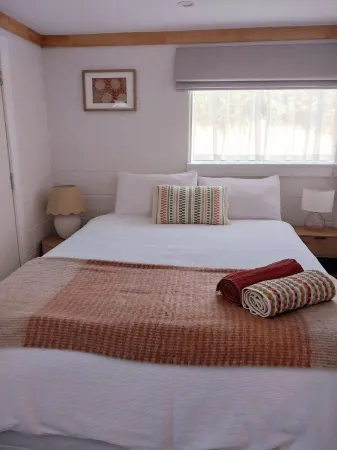 Howick Hideaway 1 bedroom self contained studio,close to Howick Village. Отели рядом с достопримечательностью «Колледж Маклинс»