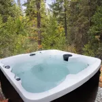 Secluded Forest Retreat, Saltwater Hot Tub, On-site Experiences, Minutes to Town