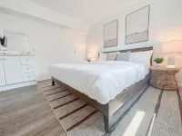 Cozy 1BR w/ King Bed, Pets OK, Walk 2 Food+Shops Hotels in Frisco