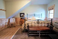 Cabin 3 at the Almo Inn, Close to City of Rocks National Park and Castle Rock