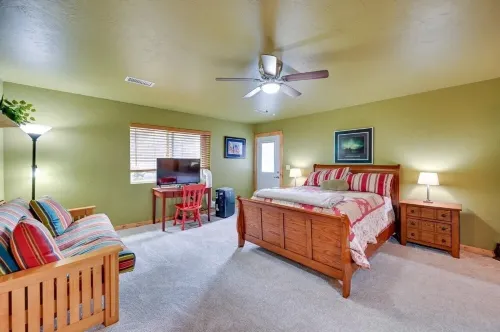 Cozy 3-bedroom cabin in the majestic pines of Munds Park with WiFi, AC