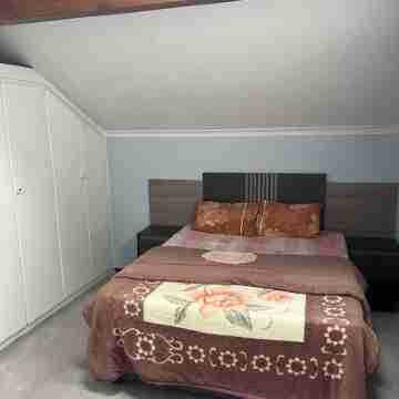 Charming 2-bedroom apartment in enchanting Sandton with WiFi Rooms