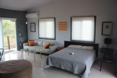 Surfhouse / Apartments Ocean Breeze and Ocean View Hotels in 