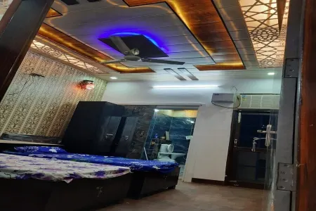 Urban homestay 8bhk individual rooms-swimming pool, projector,table tennis