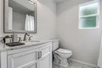 Downtown Kirkland - Modern 3rd Street Retreat