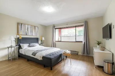 Cozy Room #1 in Horseshoe Bay Hotels near Whytecliff Park | West Vancouver